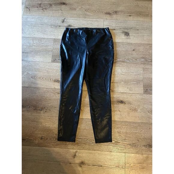 Express Womens Black Faux Fur Leather Pants Pull On Cropped Size Large NWT - Picture 1 of 3